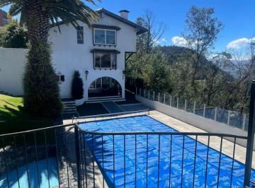 Casa de 4 habitaciones, Quito · Casa en Venta en González Suárez | Vista Panorámica, Piscina y Seguridad 24/7