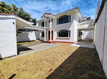 Casa · 305m² · 5 Habitaciones · 5 Estacionamientos · Casa en La Armenia