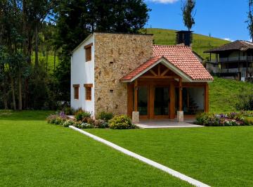 Casa de 2 habitaciones, Cuenca · Casa Nueva Estilo Rústico en Tutupali