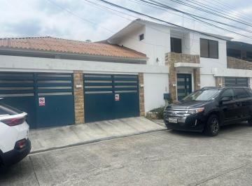 Departamento de 3 habitaciones, Guayaquil · Alquilo Dpt. Urbanización Sta. Cecilia - Sector Ceibos, Área Dpto. 176 m², Patio 58,6 m², Garaje 24.m²