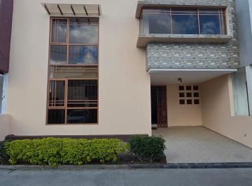 Casa de 3 habitaciones, Cuenca · Casa en Condominio Casa Blanca