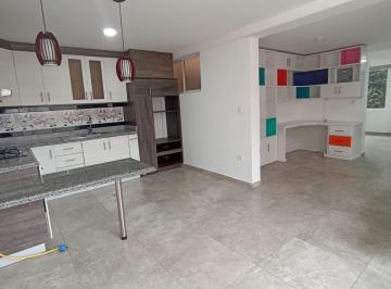 Casa · 128m² · 5 Habitaciones · 1 Estacionamiento · Casa en Venta en Ibarra Dentro de Urbanización