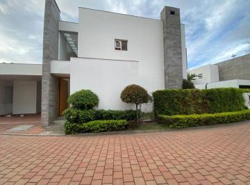 Casa de 3 habitaciones, Quito · Casa en Renta – Auqui Chico