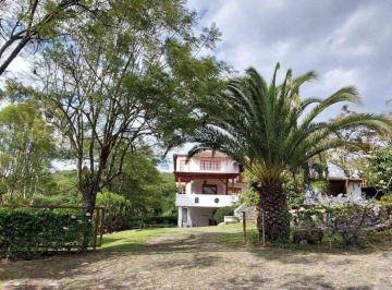 Casa · 300m² · 6 Habitaciones · 4 Estacionamientos · Rento Opcion a Compra Casa + Suite Terreno 1880 m² Tumbaco Cumbaya