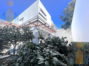 Casa · 200m² · 3 Habitaciones · 2 Estacionamientos · Casa en Venta en Cumbayá, Cerca a La Usfq Dentro de Urbanización Privada