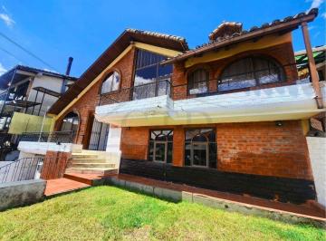 Casa de 5 habitaciones, Quito · Casa Residencial de 347 m² con 5 Dorm. en Venta en El Batán