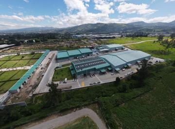 Bodega-Galpón · 40m² · 1 Estacionamiento · Rento Bodegas en Pifo