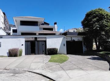Casa · 554m² · 6 Habitaciones · 6 Estacionamientos · Hermosa Casa Unión Nacional / Baltazar Bereche