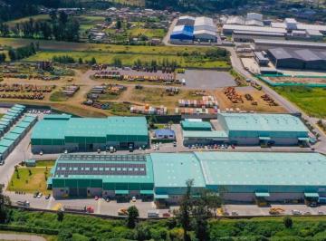 Bodega-Galpón · 450m² · 2 Estacionamientos · Galpón Industrial de Venta en Pifo