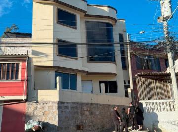 Casa · 450m² · 4 Habitaciones · Casa Rentera de Venta en Azogues