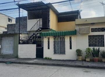 Casa de 4 habitaciones, Guayaquil · Casa en Venta con Uso Comercial y Residencial en Sauces 7, Guayaquil