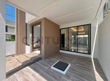 Casa · 151m² · 3 Habitaciones · 2 Estacionamientos · Venta de Casa en La Vía Salitre