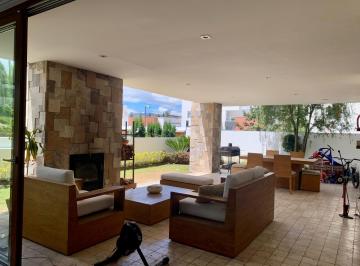 Departamento · 196m² · 3 Habitaciones · 2 Estacionamientos · Departamento en Cumbayá