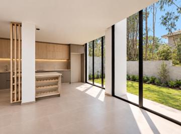 Casa · 182m² · 3 Habitaciones · 2 Estacionamientos · Casa en Nayón