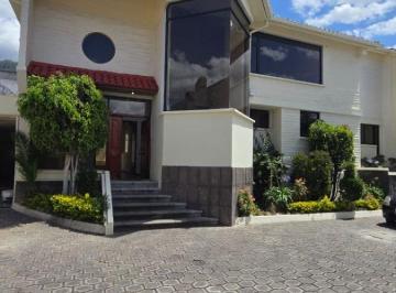 Casa de 3 habitaciones, Quito · Arriendo Casa, Sector Quito Tenis, 350 m, 1.200 Dólares.