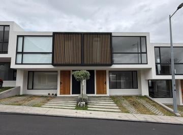 Casa · 103m² · 1 Estacionamiento · Casa Vip en Venta Al Norte de Ambato
