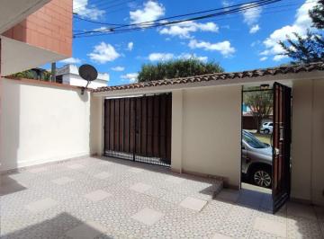 Casa de 5 habitaciones, Quito · Venta Casa Amplia - Sector Pusuquí
