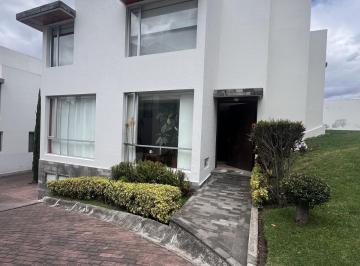 Casa · 292m² · Cumbaya Se Vende Casa en El Centro de Cumbaya (Cr)