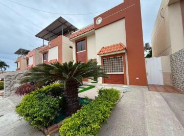 Casa de 4 habitaciones, Manta · Casa Grande en Renta y Venta en Mar Azul, Manta