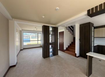 Casa · 135m² · 3 Habitaciones · 2 Estacionamientos · Casa en Venta Vip, en El Sur de Ambato (Sector Huachi La Joya)