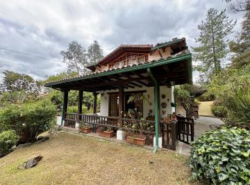 Hacienda-Quinta · 226m² · 2 Estacionamientos · Casa / Quinta Amoblada de Venta en El Club Hacienda El Refugio en Los Chillos Cerca a Sangolqui