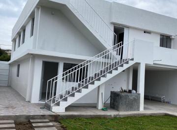 Casa · 270m² · 4 Habitaciones · 4 Estacionamientos · Casa en Venta en Ibarra