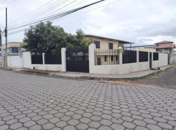 Casa · 296m² · 3 Habitaciones · 2 Estacionamientos · Casa en Natabuela