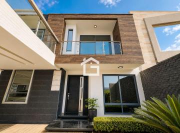 Casa de 4 habitaciones, Machala · Casa con Piscina y Zona Bbq en Alquiler en Urbanización Quirola