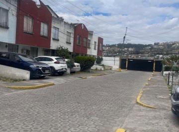 Casa de 3 habitaciones, Quito · Casa Adosada 3d en Venta – Llano Grande