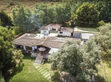 Hacienda-Quinta de 3 habitaciones, Quito · Venta Terreno con Casa 283 m² un Solo Nivel Rodeado de Naturaleza Oyambarillo Pifo