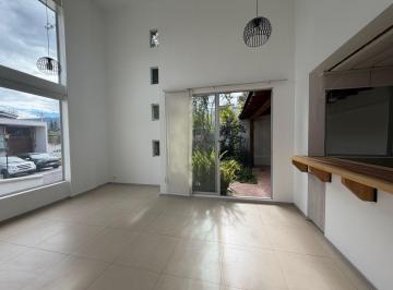 Suite de 1 habitación, Quito · Vendo Suite Duplex Cumbayá 100 m², Jardín 40 m², Terraza 26 m², Parqueo 13 m²