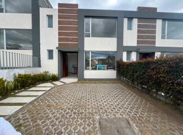 Casa de 3 habitaciones, Quito · Casas en Venta Desde 114 m² con 3 Dorm. en Conocoto