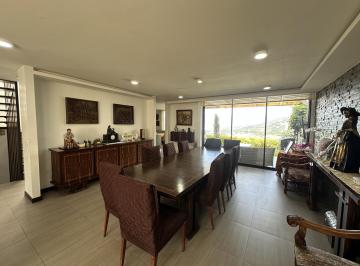 Casa · 323m² · 6 Habitaciones · 4 Estacionamientos · Casa de Venta de Oportunidad Cerca del Colegio Spellman Vía a Lumbisi