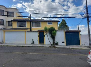 Casa de 5 habitaciones, Quito · Venta Casa Independiente de 5 Dorm. – El Pinar | 386 m² de Terreno |