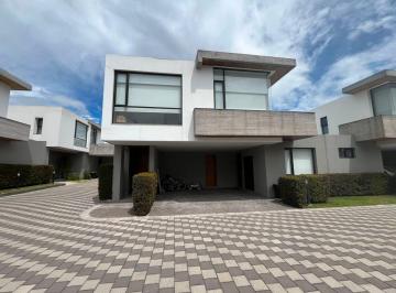 Casa de 3 habitaciones, Quito · Vendo por Estrenar Casa de Venta en Puembo