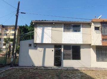 Casa de 3 habitaciones, Guayaquil · Casa Renovada con Garaje en Venta, La Saiba
