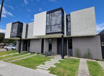 Casa de 3 habitaciones, Quito · Casa en Venta Nueva por Estrenar San Patricio Cumbayá