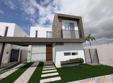 Casa · 200m² · 4 Habitaciones · 2 Estacionamientos · Casa - Sur de Manta