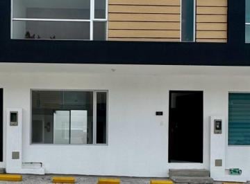 Casa · 2 Estacionamientos · Casa - La Armenia