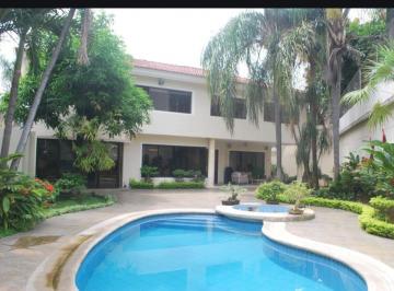 Casa de 4 habitaciones, Guayaquil · 13. - Venta de Espectacular Casa en Urb. Los Olivos - Ceibos