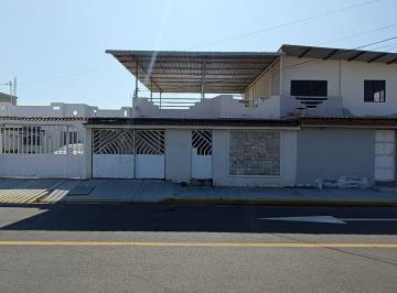 Casa de 3 habitaciones, Salinas · Vendo Casa con Amplia Terraza en Sector Costa Azul Salinas