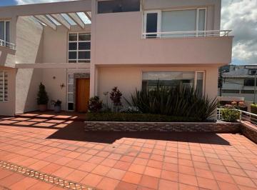 Casa de 3 habitaciones, Quito · Cumbaya Miravalle 3 Casa de Venta