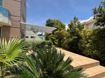 Casa de 3 habitaciones, Quito · Venta Casa en Cumbaya en La Urbanización Jardín del Este