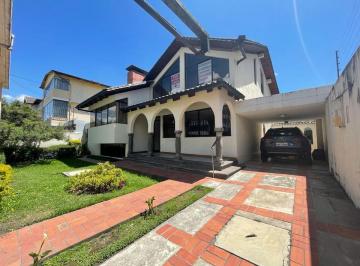 Casa de 4 habitaciones, Quito · Casa Renta Venta Sector Quicnetro Para Ofiicna