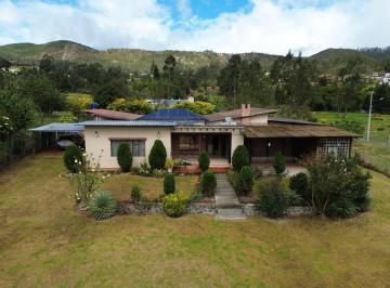 Casa de 4 habitaciones, Cuenca · Casa en Venta en Viola - Paccha - Cuenca