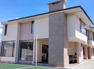 Casa de 3 habitaciones, Quito · Casa de 333 m² con 3 Dorm. en Venta en Calderón, Sector Landazuri