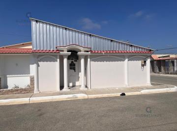 Casa · 126m² · 3 Habitaciones · 1 Estacionamiento · Casa en Alquiler con Tres Dorm. en Salinas E. D.