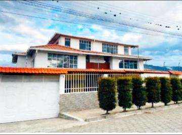 Casa · 544m² · 9 Habitaciones · 3 Estacionamientos · Casa Rentera en Venta 323 m² Terreno 423 m²