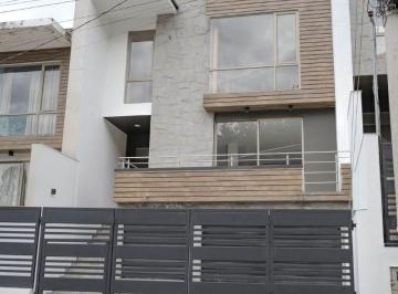 Casa de 3 habitaciones, Cuenca · Casa 3 Pisos con Local Comercial en "La Verbena"