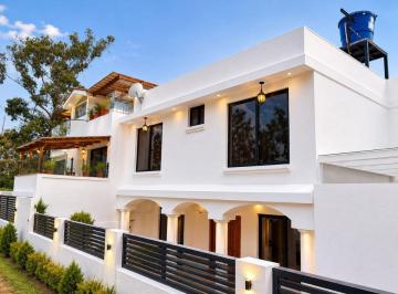 Casa de 4 habitaciones, Quito · Casa en Venta Mitad del Mundo